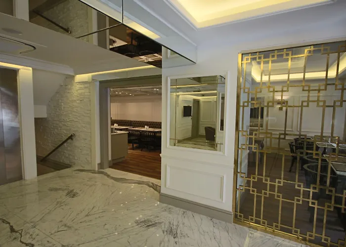 Mina - Special CategoryAlbergo